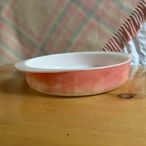 Vintage Pyrex Flamingo Pink #221 Round Baking Dish - Picture 2 of 7